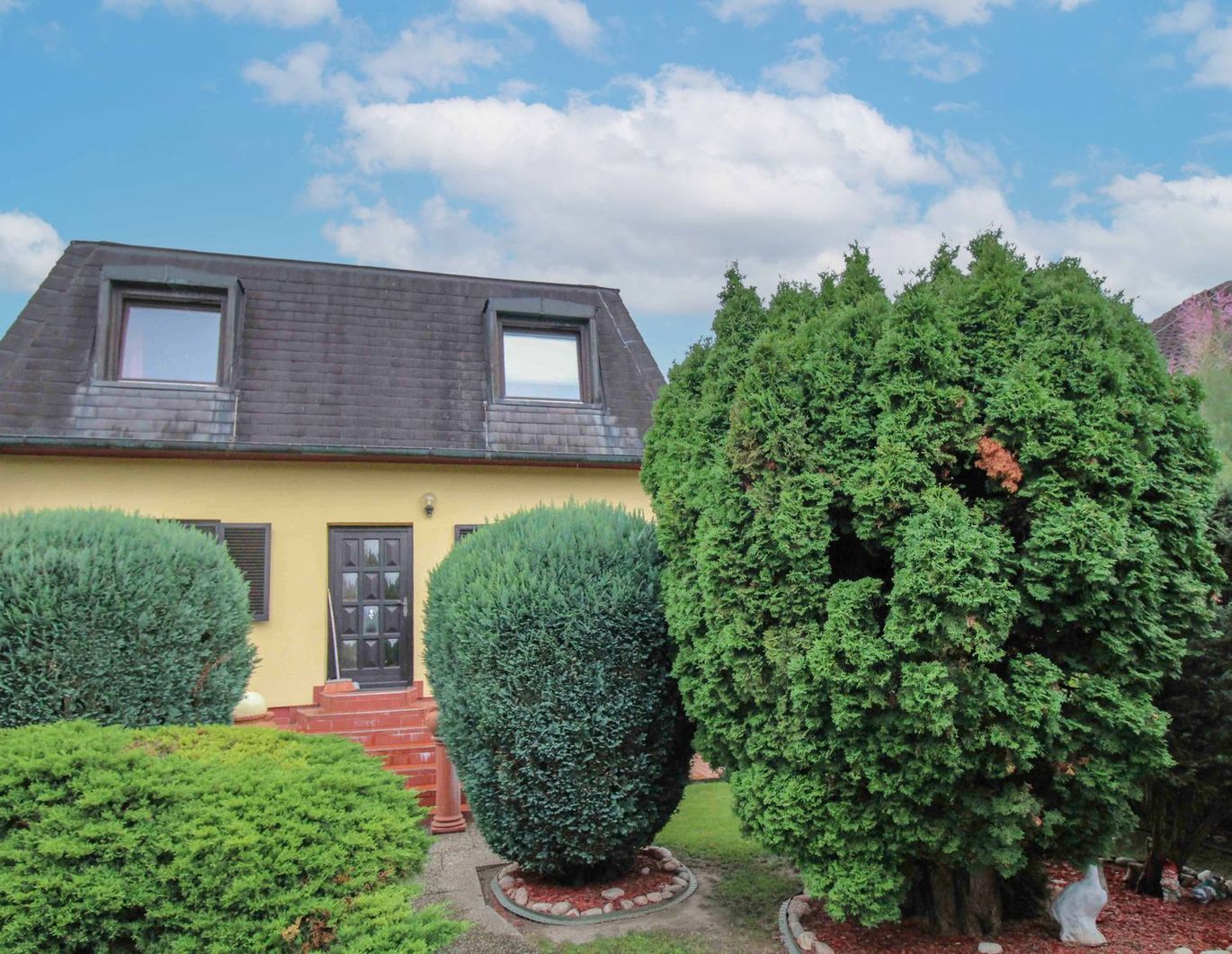 Gepflegtes Einfamilienhaus mit schönem Garten in ruhiger Lage!
