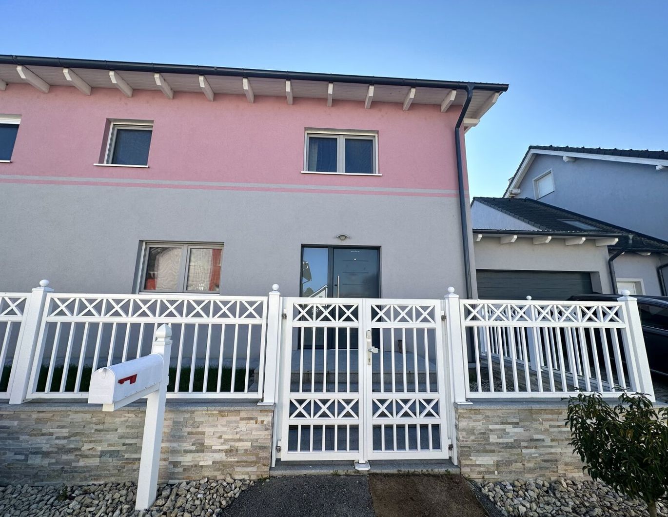 Familienhit in Marchegg! - Modernes Einfamilienhaus mit Pool & Garten - mit Kaufoption!!