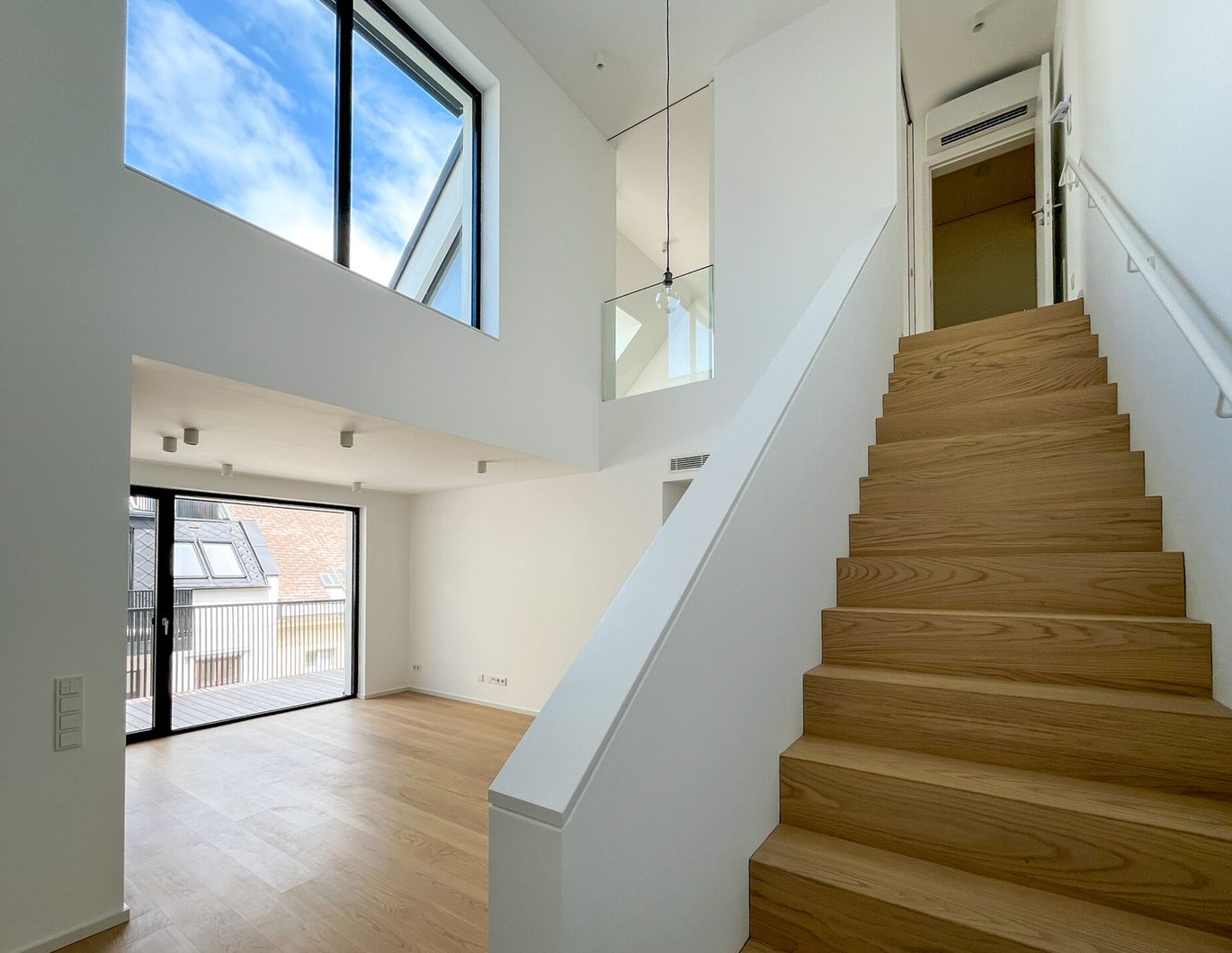 ERSTBEZUG: 3-Zimmer-Dachgeschoß-Maisonette-Wohnung mit Terrasse - zu mieten in 1010 Wien
