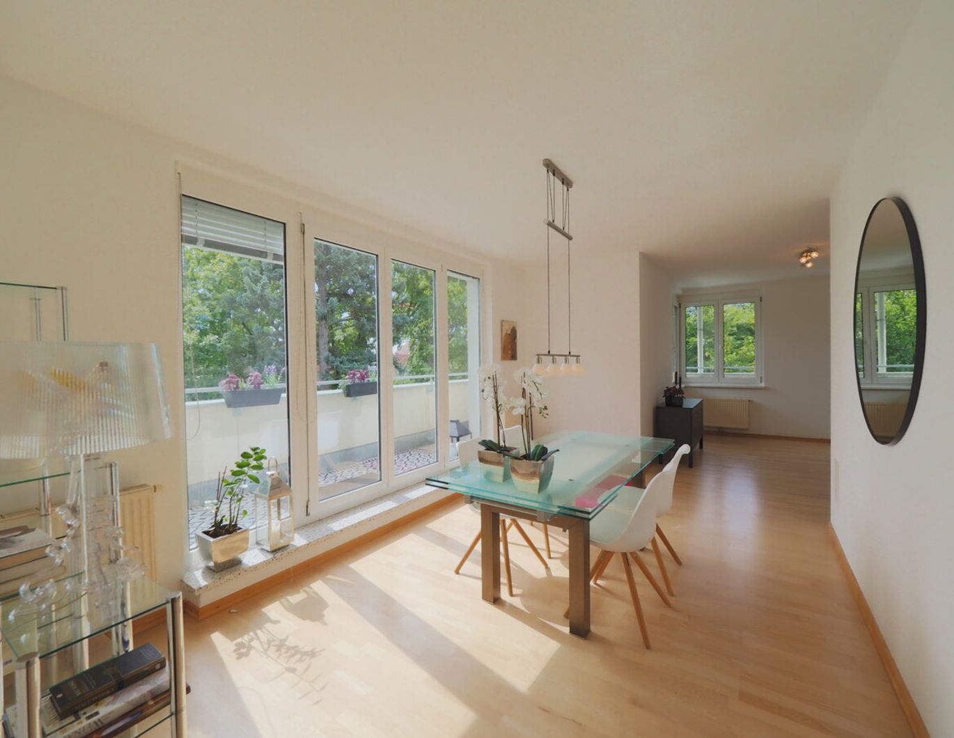 Penthouse-Wohnung im gesamten obersten Stockwerk mit einer rundumlaufenden Dachterrasse in Baden