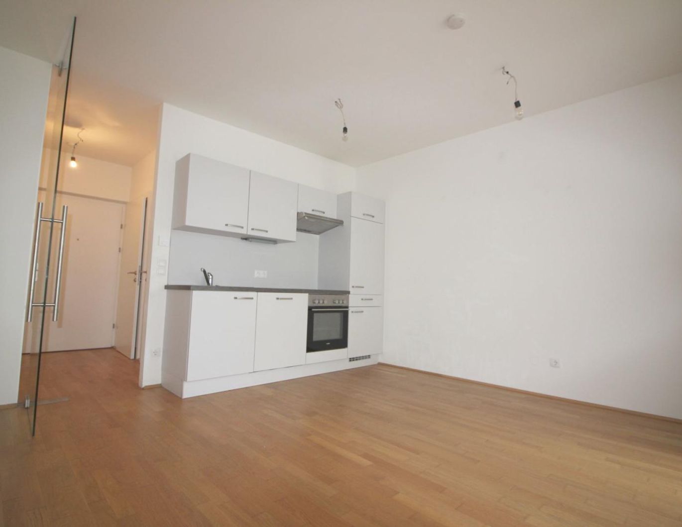 MODERNE 2-ZIMMER-WOHNUNG IN ZENTRALER LAGE MIT BALKON