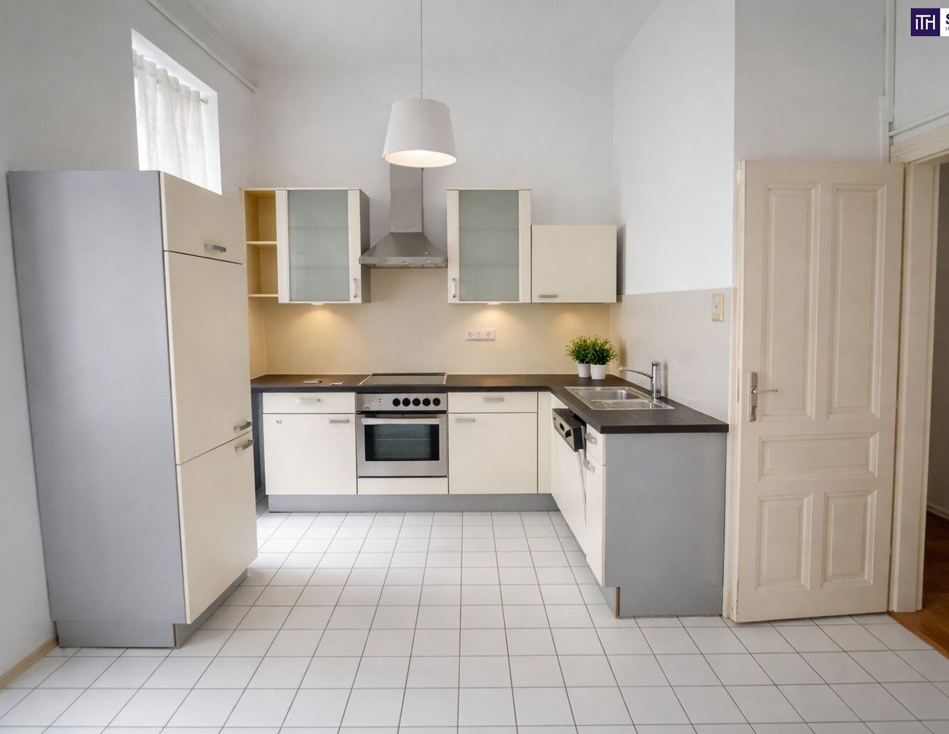 Gebraucht aber gut! 2,5-Zimmer im Altbau mit Balkon und ca. 30 m² Eigengarten. Schnell sein!