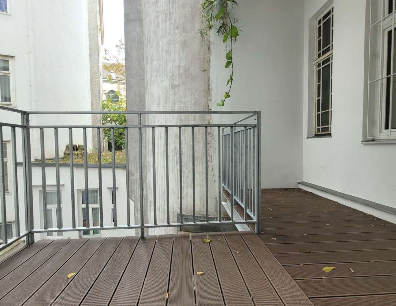 Sanierte Altbauwohnung bei der Mariahilfer Straße - 6 Zimmer + Balkon