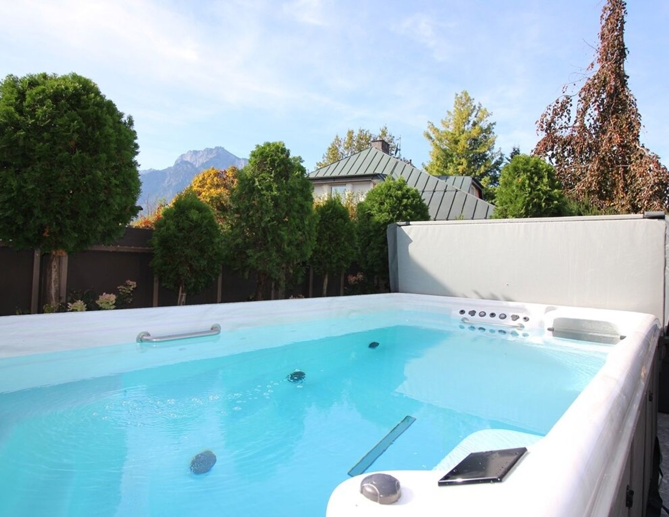 PREMIUM REIHENENDHAUS MIT POOL!