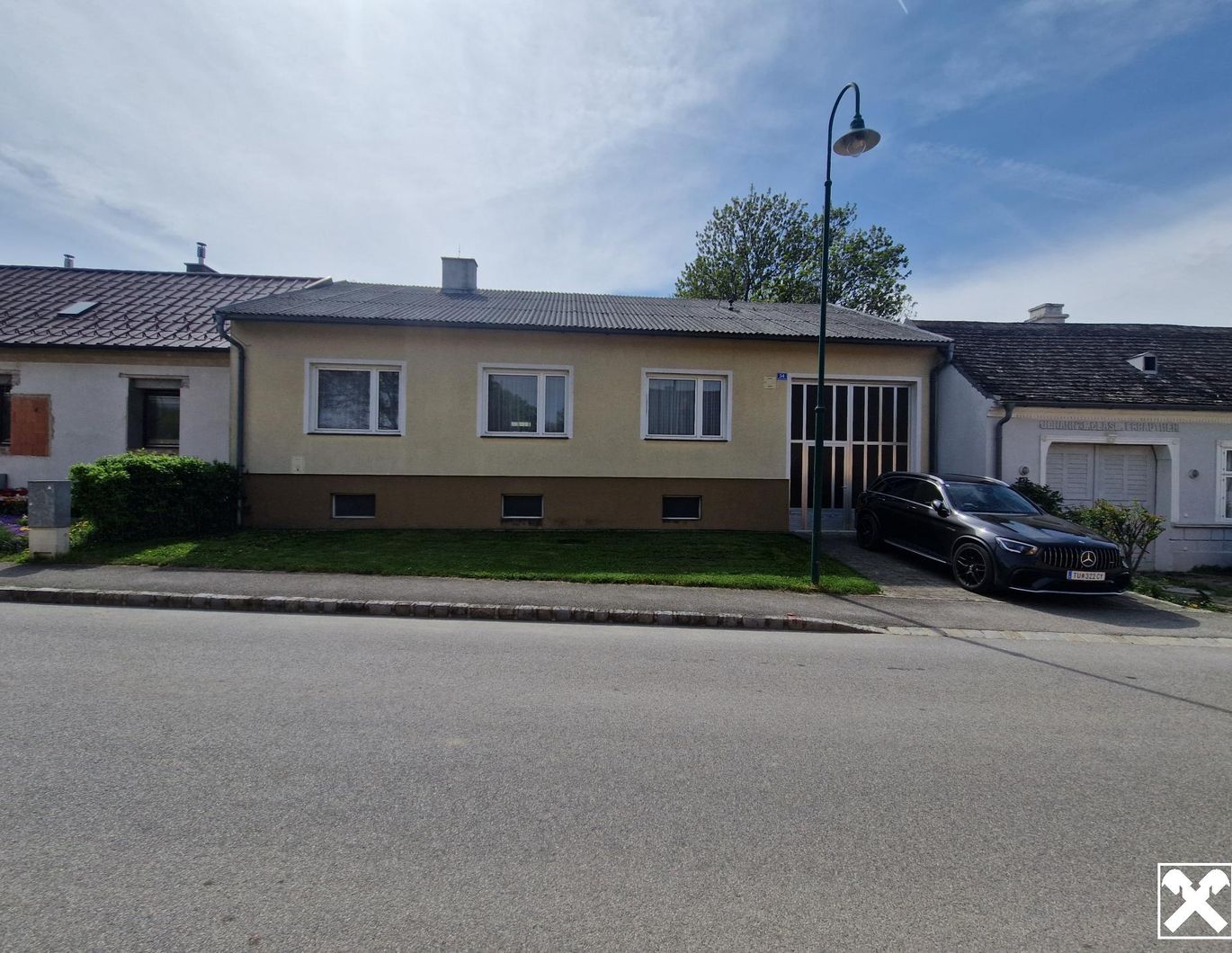 LIEBEVOLLES LANDHAUS MIT GEPFLEGTEM GARTEN IN PARADIESISCHER GRÜNRUHELAGE