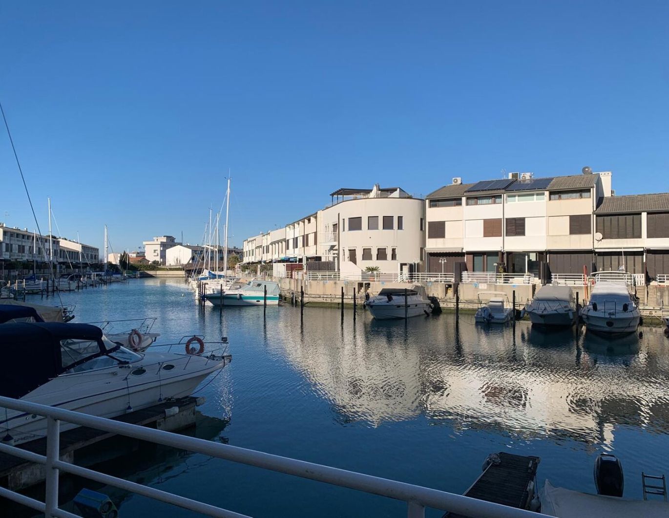 Exklusives Reihenhaus auf der Isola Punta Faro - Direkt am Wasser mit Bootsliegeplatz!