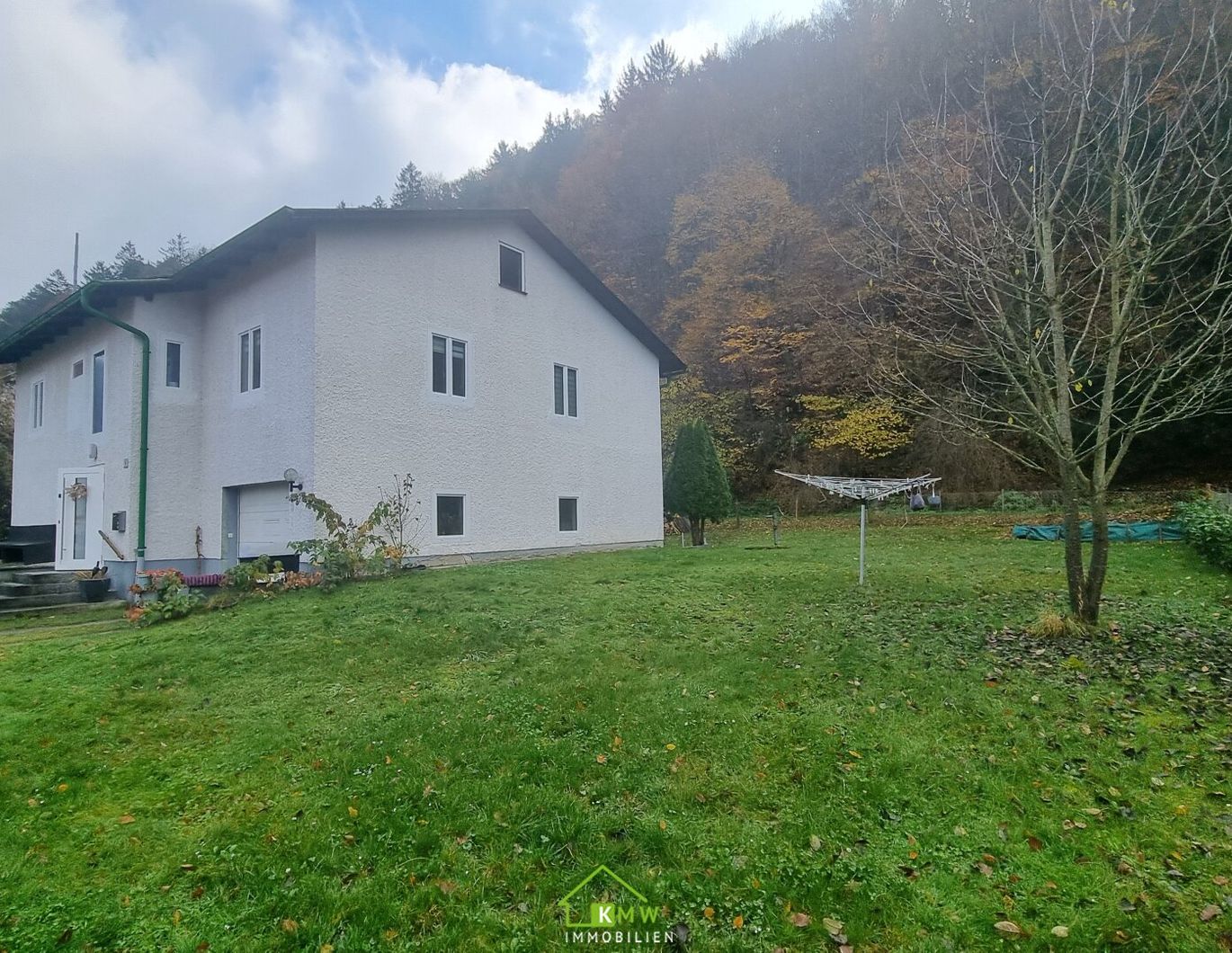 NEU AM MARKT: Wohnhaus am Waldrand