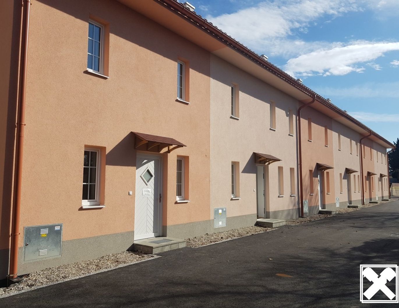 SOFORT EINZIEHEN UND WOHLFÜHLEN - MASSIVE UND HOCHWERTIGE BAUWEISE MIT HOHER LEBENSQUALITÄT AM LAND