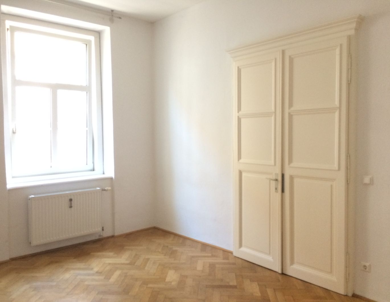 Helle WG-taugliche Zweizimmer Altbauwohnung in zentraler ruhiger Lage