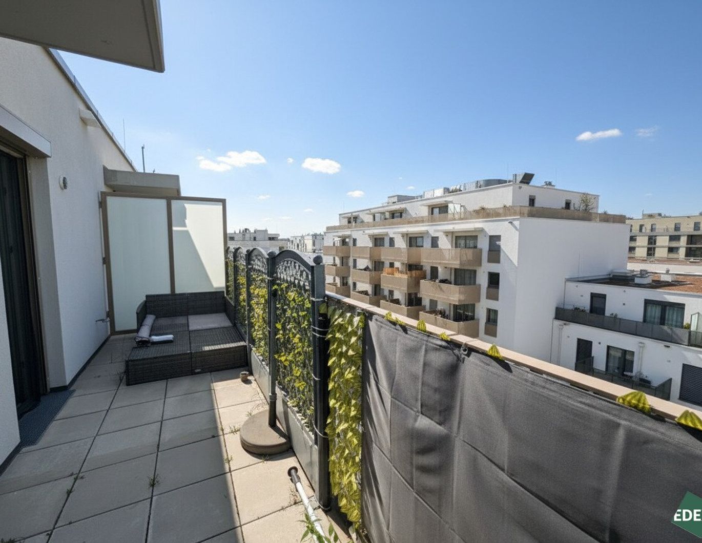 Familienfreundliche 2-Zimmer-Wohnung mit Terrasse nahe U1 Rennbahnweg