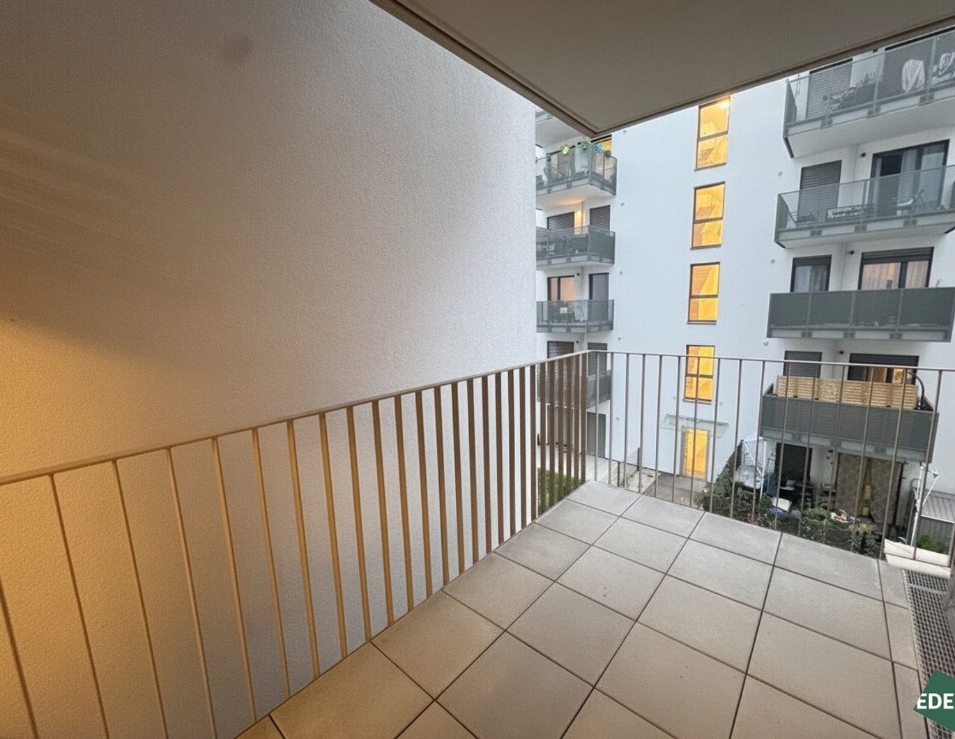 Perfekt für Singles oder Paare: Attraktive 2-Zimmer-Wohnung mit Balkon nahe U1