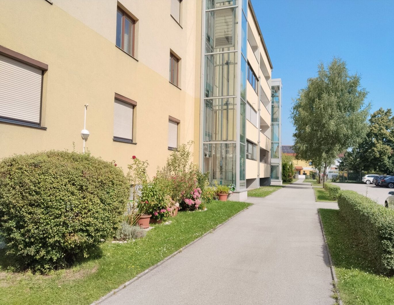 R E S E R V I E R T! Ruhig gelegene Wohnung mit hellem Wohnbereich und Loggia!