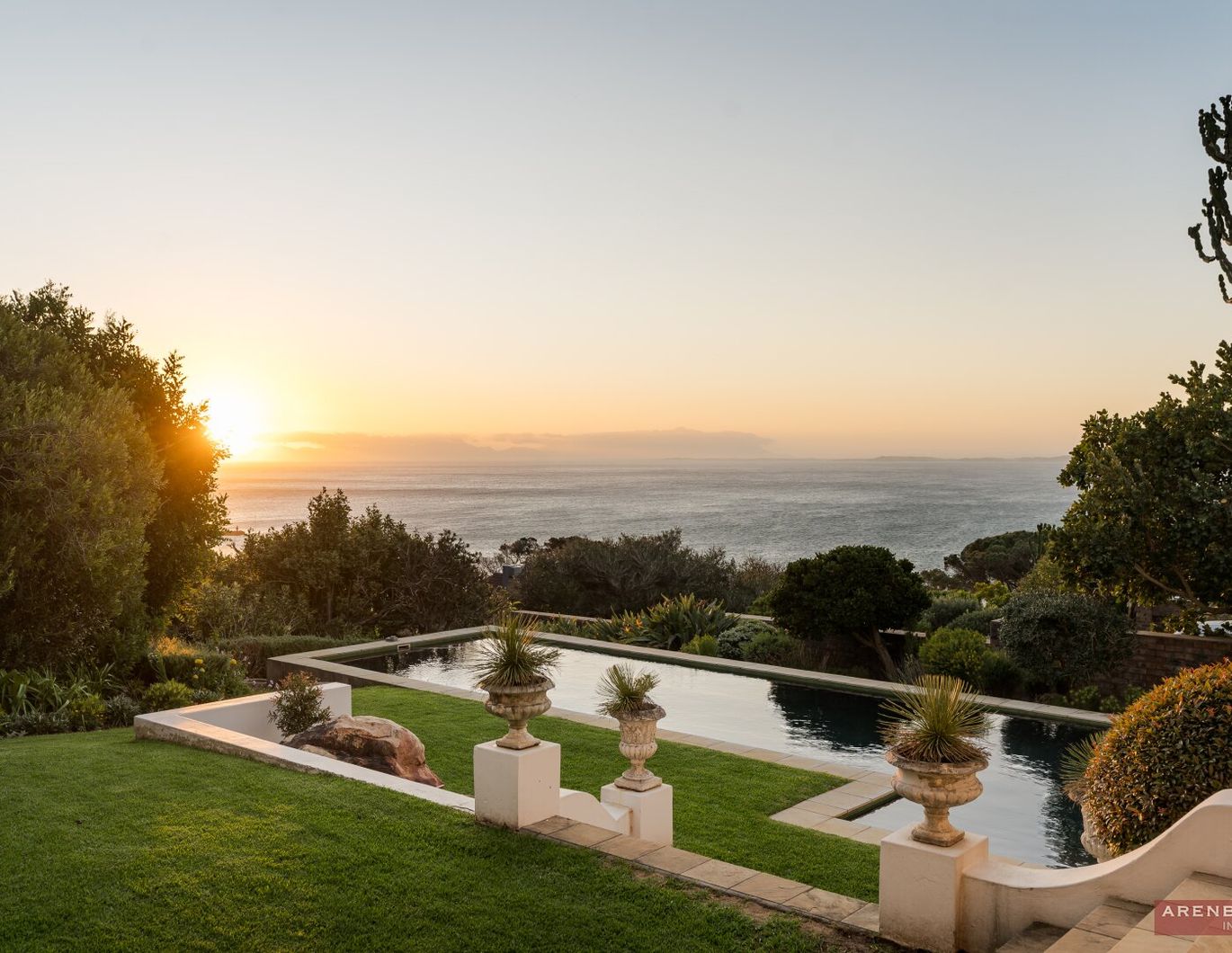 6 Bedroom Villa mit atemberaubenden Panoramablick Gordons Bay - Südafrika