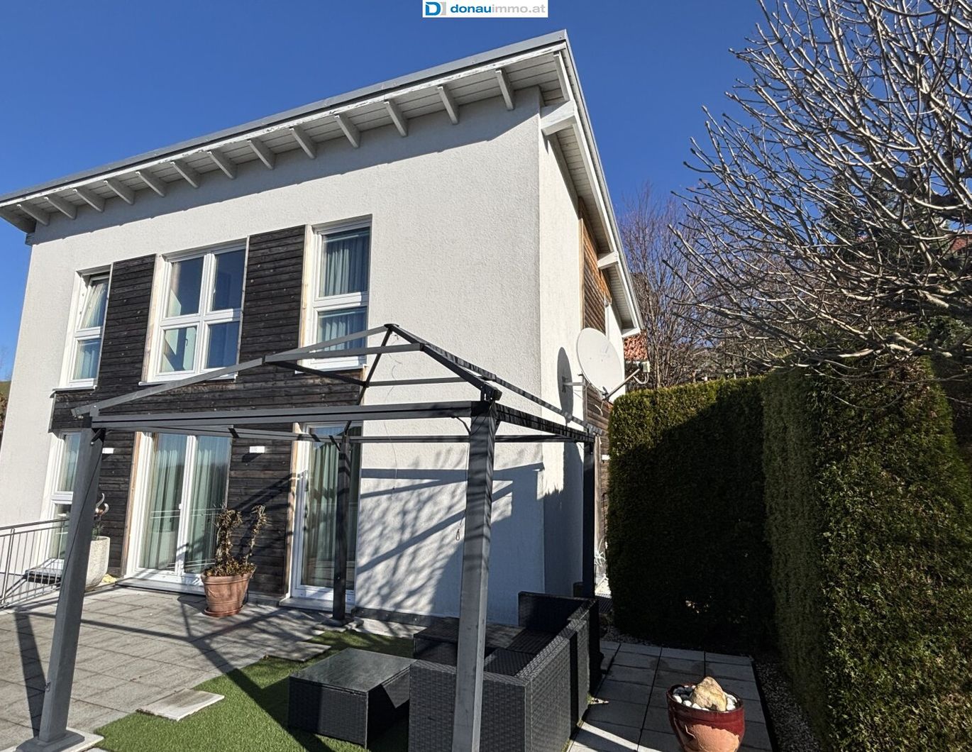 Einfamilienhaus in Eidenberg: Modernes Wohnen mit Garten und großzügigem Raumangebot!