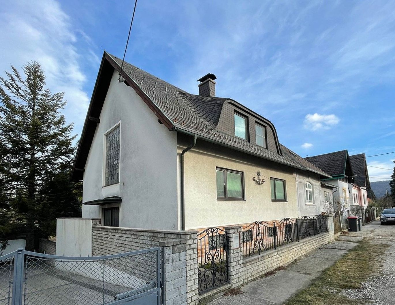 Großzügiges EFH mit eigener Bowlingbahn und Riesengrundstück