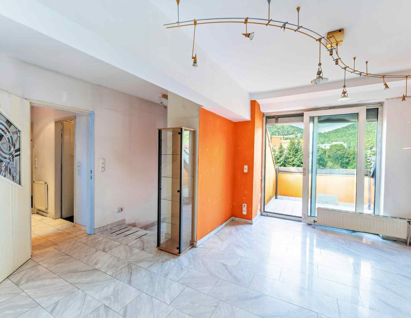 Dachgeschoßwohnung mit Balkon und Ausblick in Gründerzeithaus
