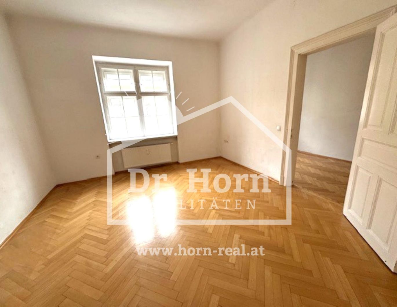 Kastellfeldgasse (Nähe Neue Technik): Charmante 2 ZI + Innenhof-Balkon mit Fernblick