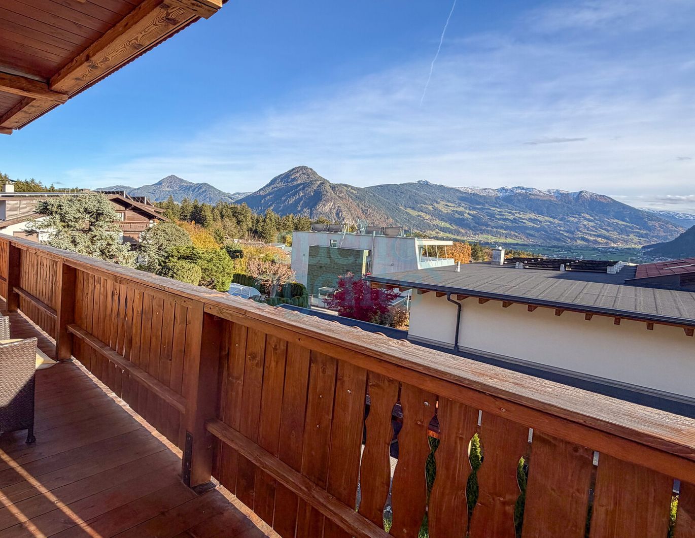 sanierte Etagenwohnung mit sonnigem Balkon und traumhaftem Blick ins Zillertal.