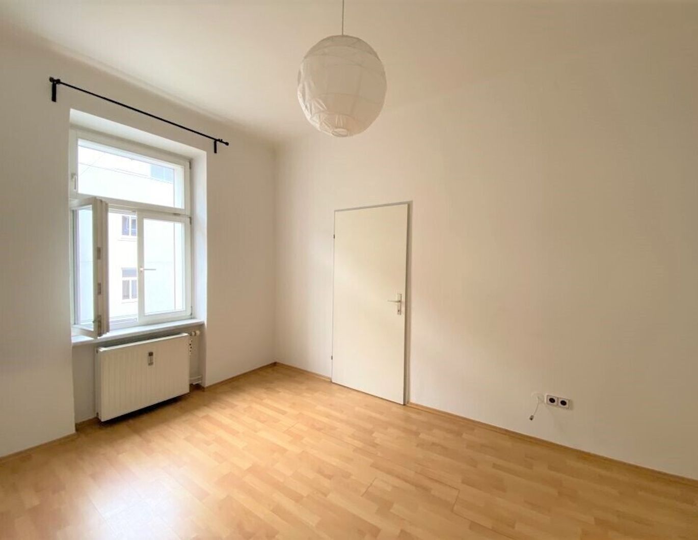 Hohe Rendite - 2,5-Zimmer-Altbauwohnung mit rd. 40m² Eigengarten in ruhiger Lage unmittelbar beim Grazer Augarten - ideal für Anleger und Eigennutzer