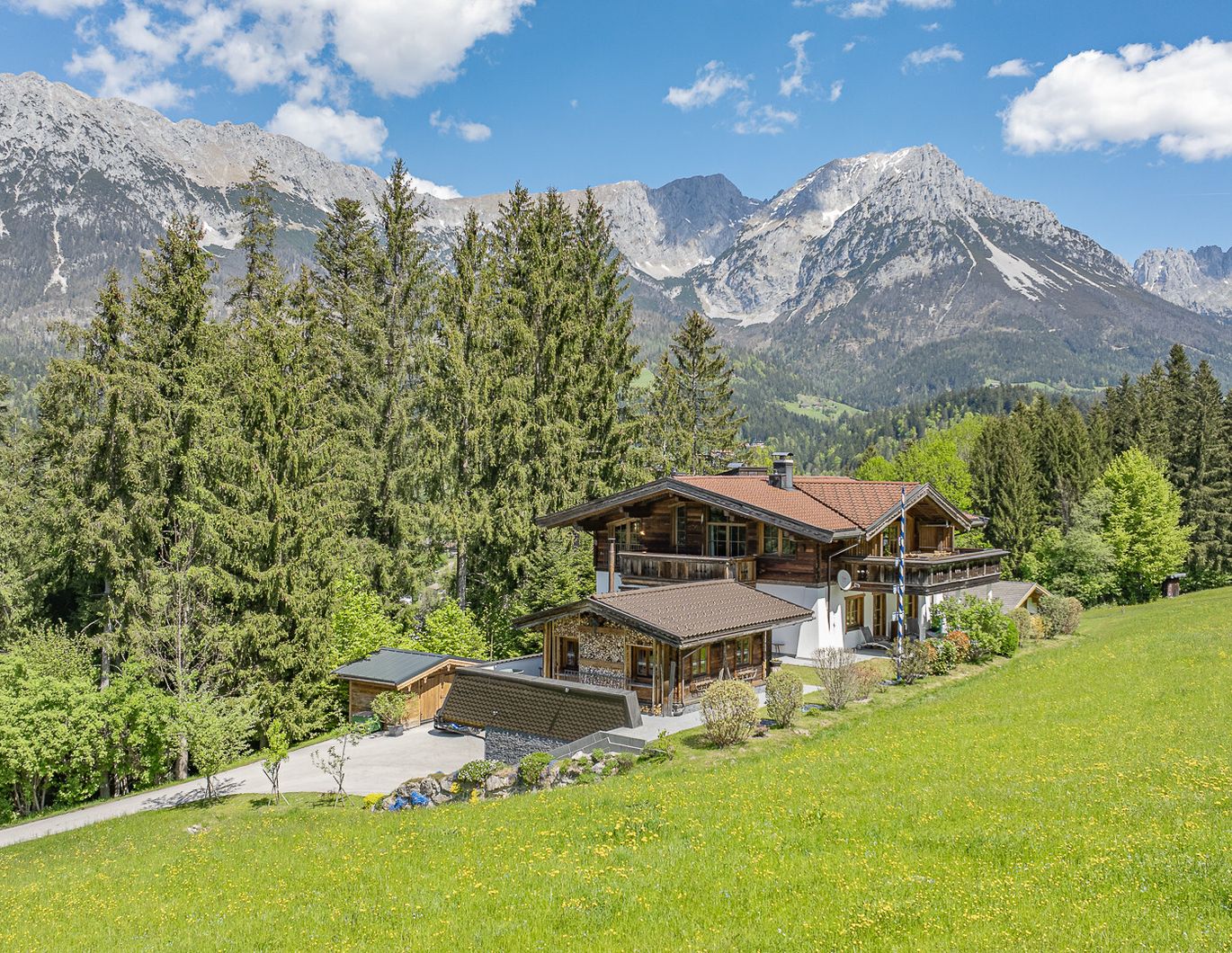 Luxusvilla mit Kaiserblick in sonniger Alleinlage