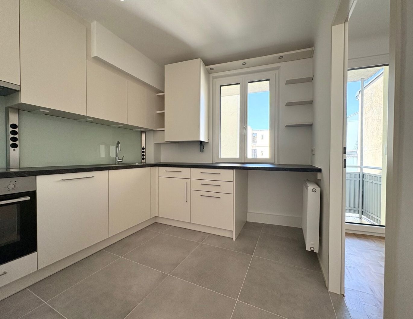 RARITÄT - HOCHWERTIG SANIERTE 5-ZIMMER-WOHNUNG MIT BALKON IM 5. LIFTSTOCK