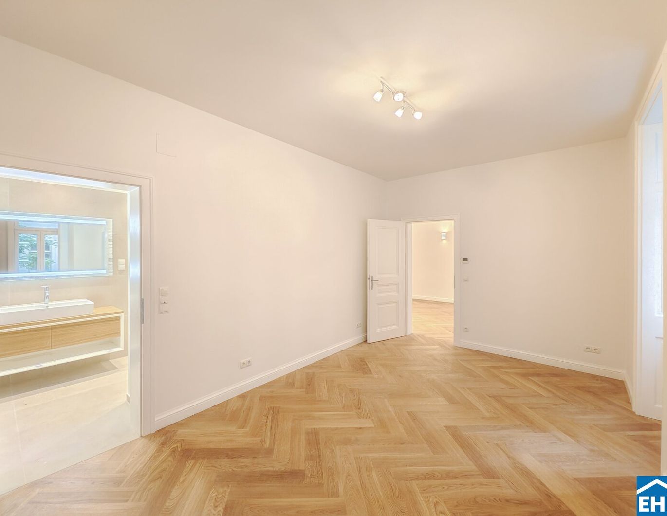 Erstbezug nach Sanierung: Attraktive 2 Zimmer-Altbauwohnung im Stuwerviertel