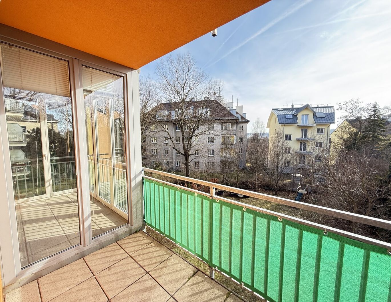 Nahe Schönbrunn: 2-Zimmer-Wohnung mit Balkon und Wintergarten sowie ein opt. Stellplatz!