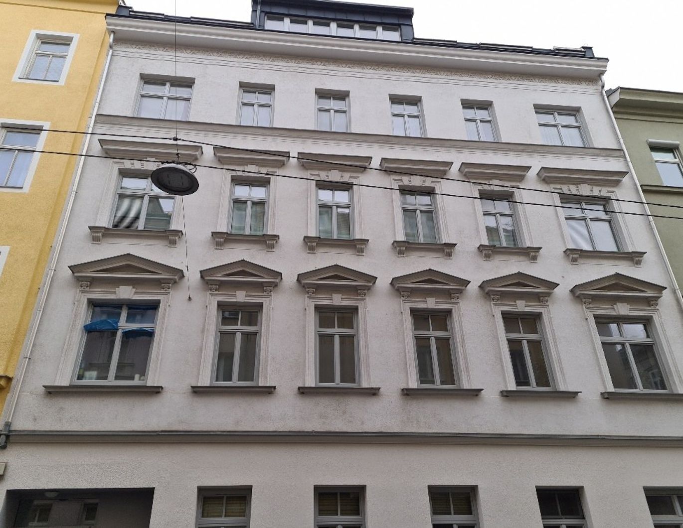 2-Zimmer-DG-Wohnung im 18ten!