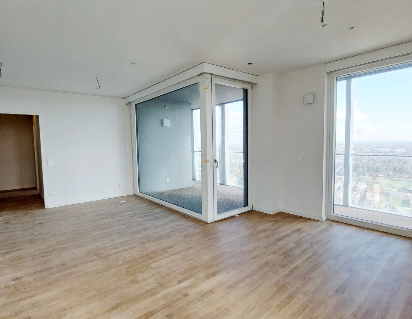 Erstbezug - TOWER HOMES mit Rooftop Pool & Sauna bei U1 Kagran