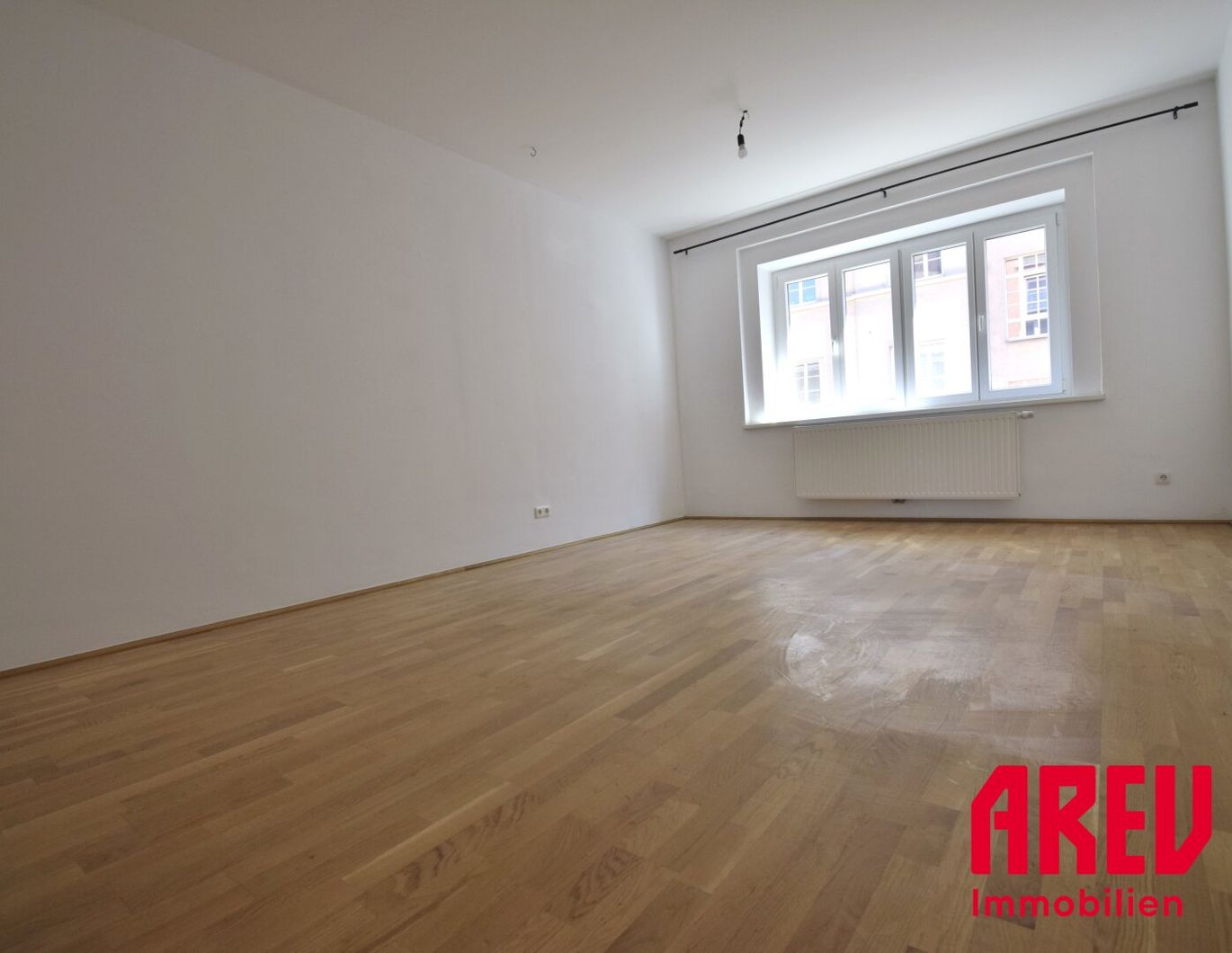 URBAN & RUHIG: 2,5 - ZIMMER-WOHNUNG MIT BLICK IN DEN INNENHOF!