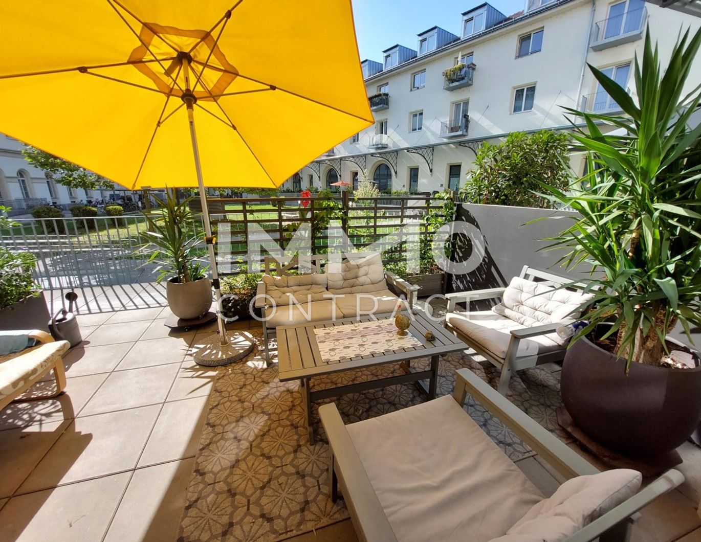 Loft mit großer Terrasse in der Zollamtstraße 7 - Top 24 zu vermieten (großes Eingangsportal)