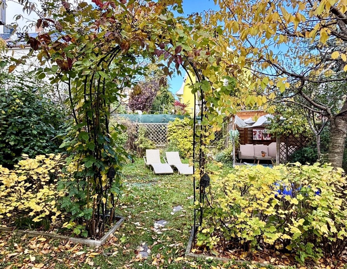 GARTENPARADIES MIT EINFAMILIENHAUS-FLAIR!