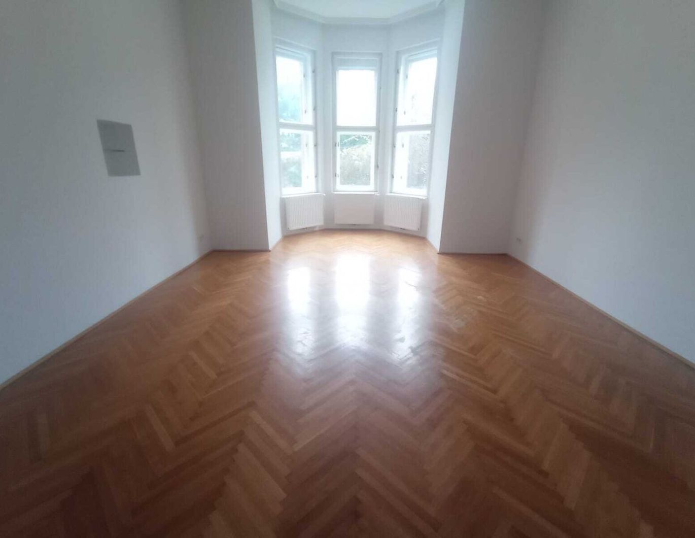 traumhafte Villenetage in einem sehr prächtigen, stilvollen Altbauhaus in bester Cottagelage gelegen!