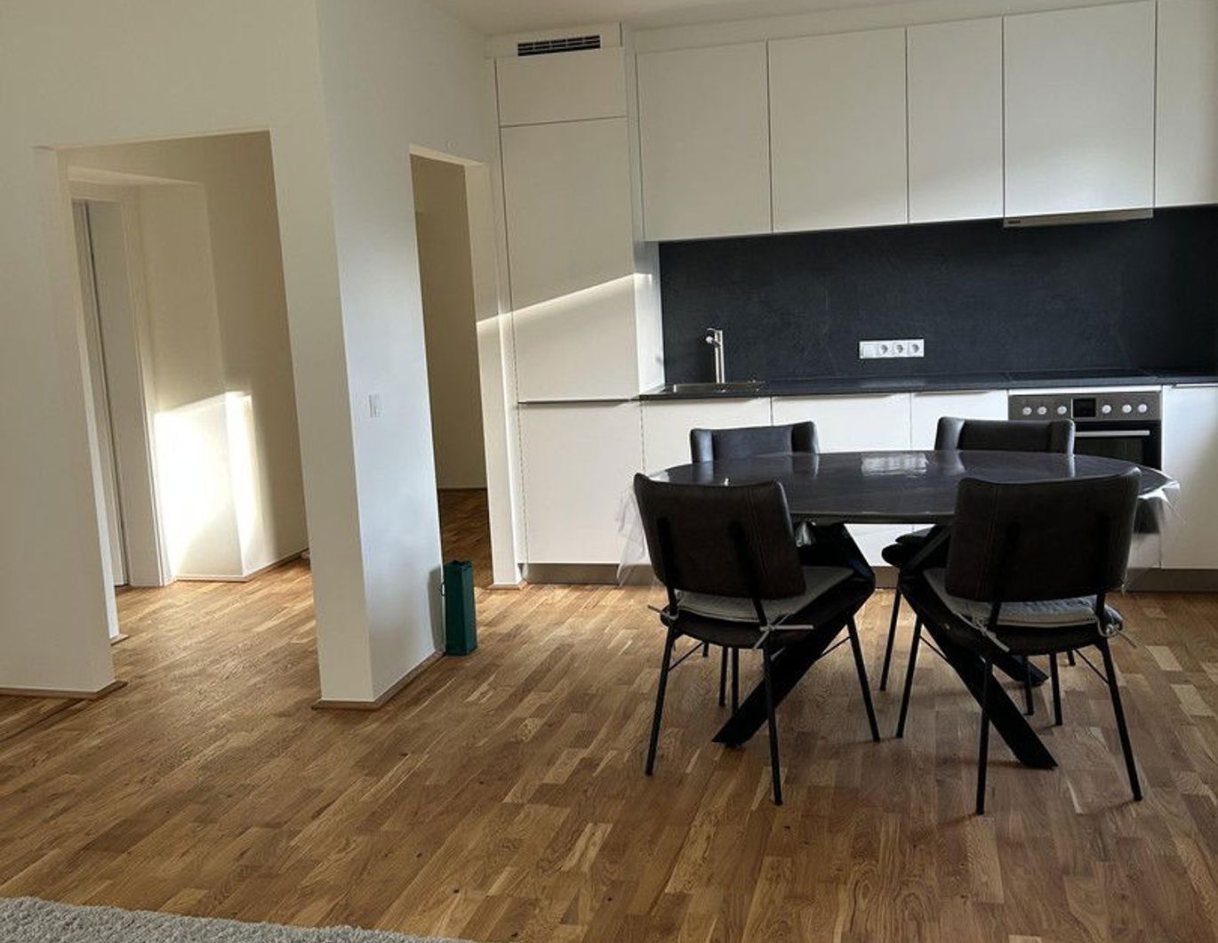 Traumhafte, helle 3-Zimmer Wohnung zur Kurzzeitmiete (Studenten/WG/Erasmus)