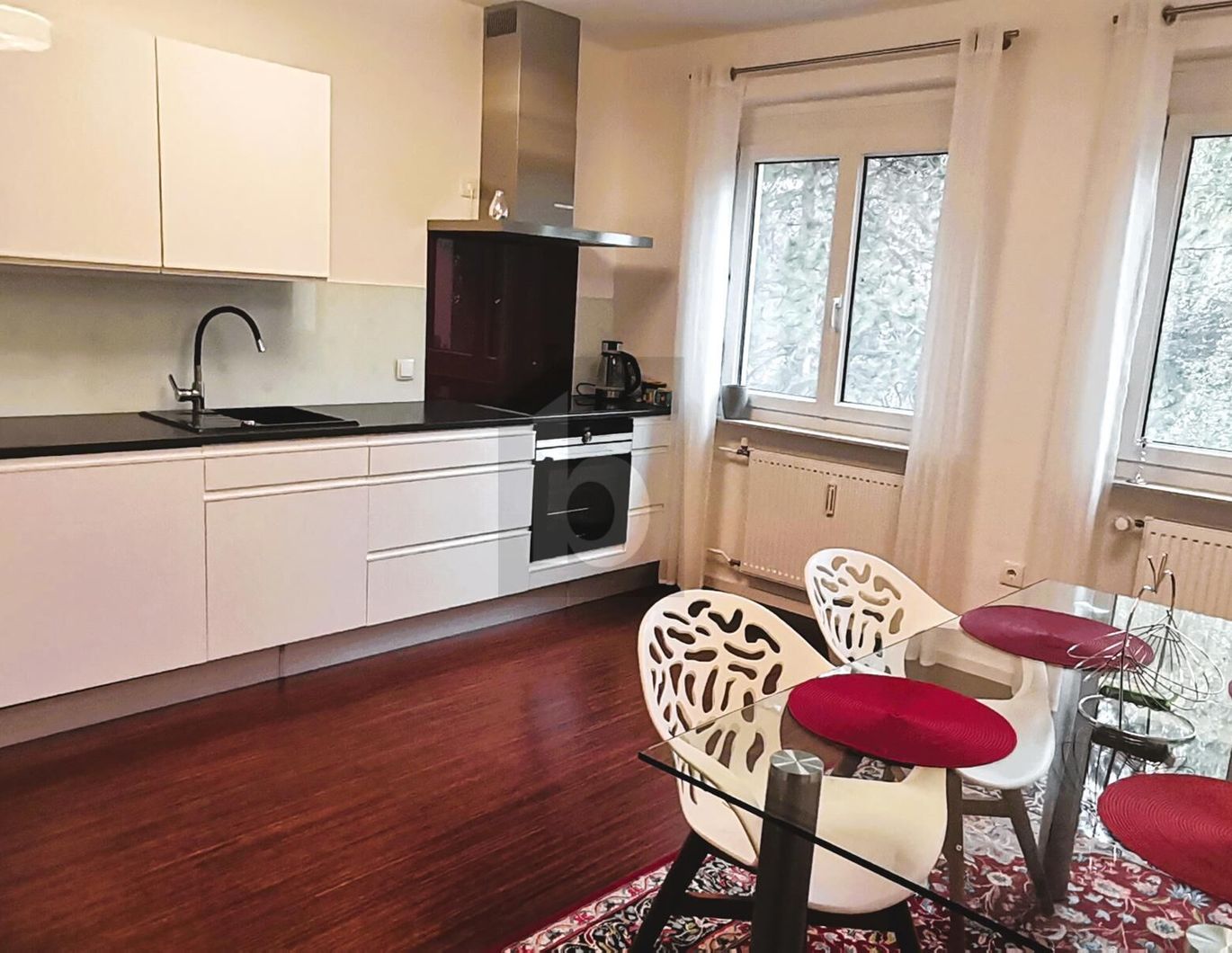 GROSSZÜGIG - MIT ZWEI BALKONEN - ZENTRUMSNAH