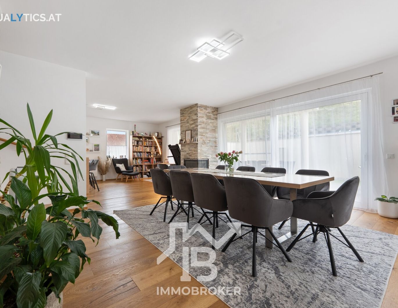 Traumhaftes Einfamilienhaus mit guter Ausstattung, großem Garten und Pool