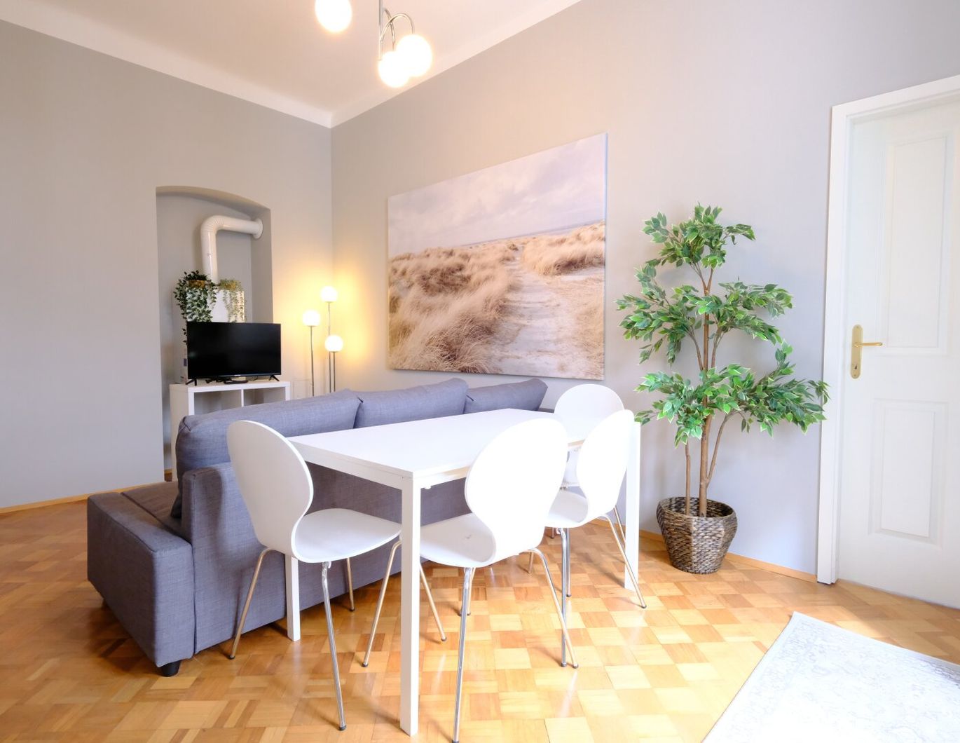 MÖBLIERTE 2-ZIMMER WOHNUNG IN TOP-LAGE