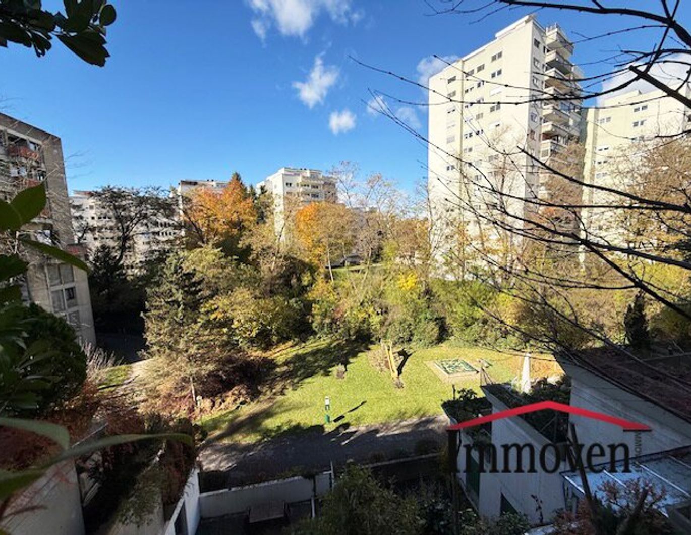 International bekannte Ikone der Wohnbauarchitektur - Wohnen in der Grazer-St. Peter Terrassenhaussiedlung! 4-Zimmerwohnung mit Garage!