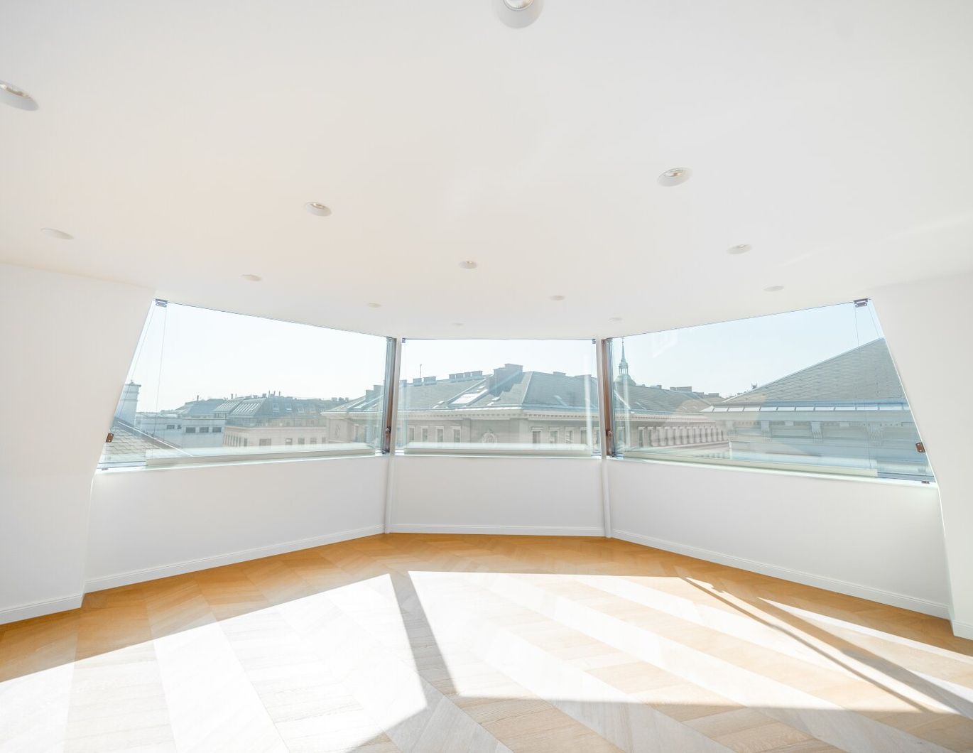 Palais Herzfeld: Repräsentative Dachgeschoßwohnung in einem wunderschön restaurierten Palais