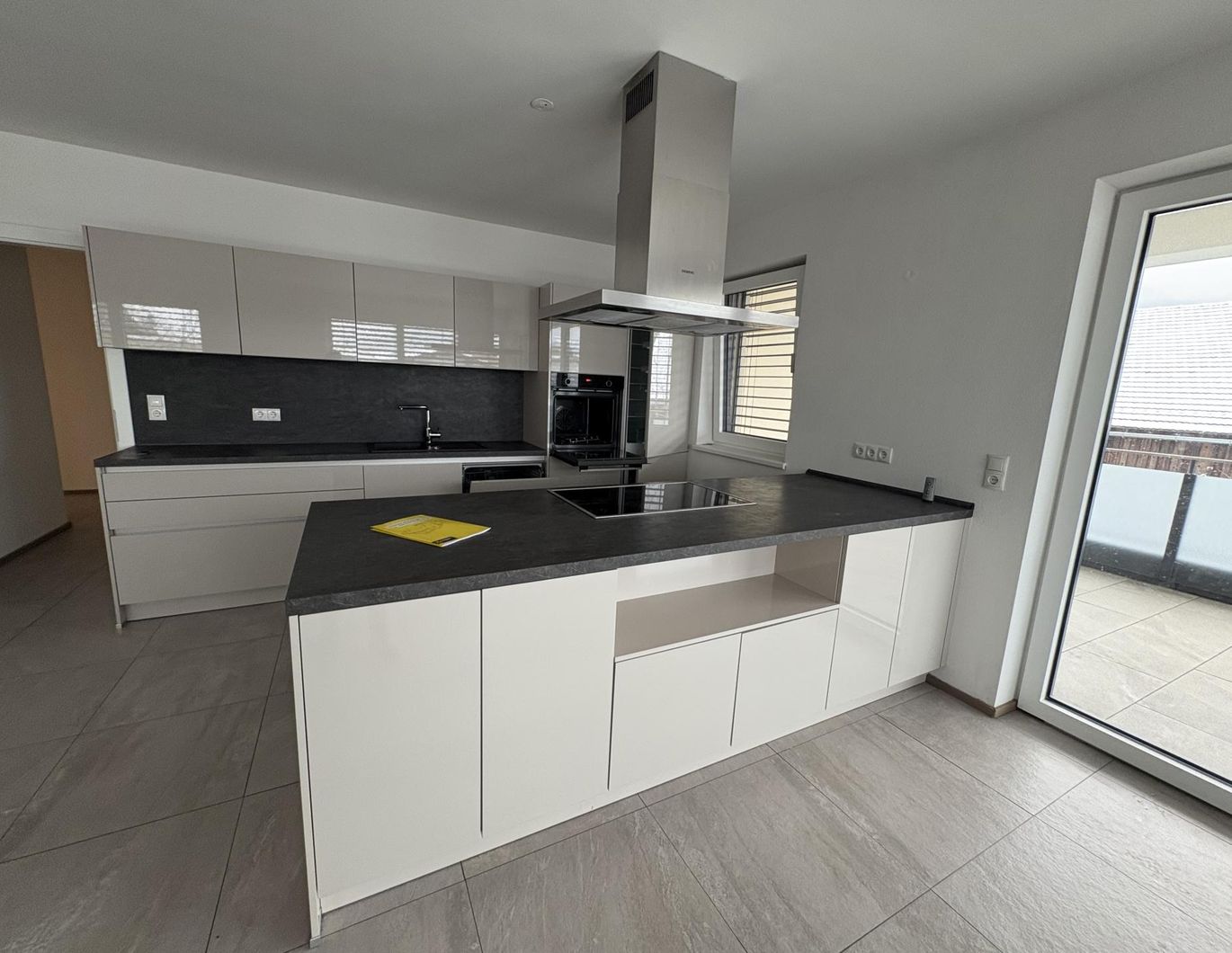 Moderne 4-Zimmer Wohnung mit Terrasse