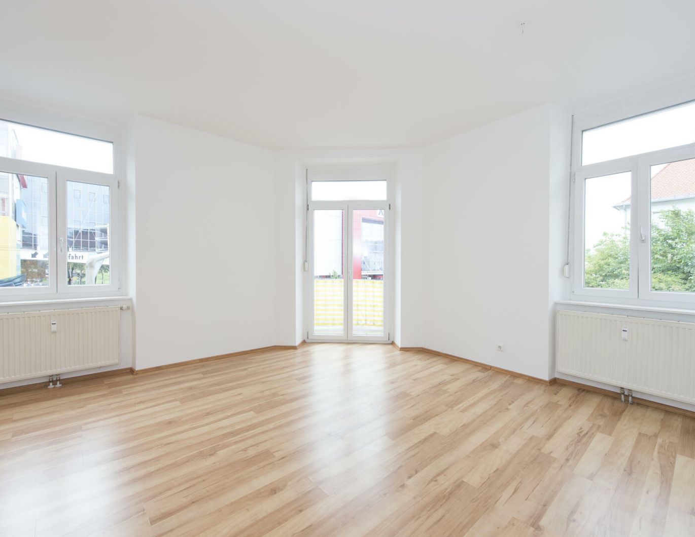 Sehr helle und moderne 2-Zimmer Wohnung mit Balkon - ab sofort verfügbar!