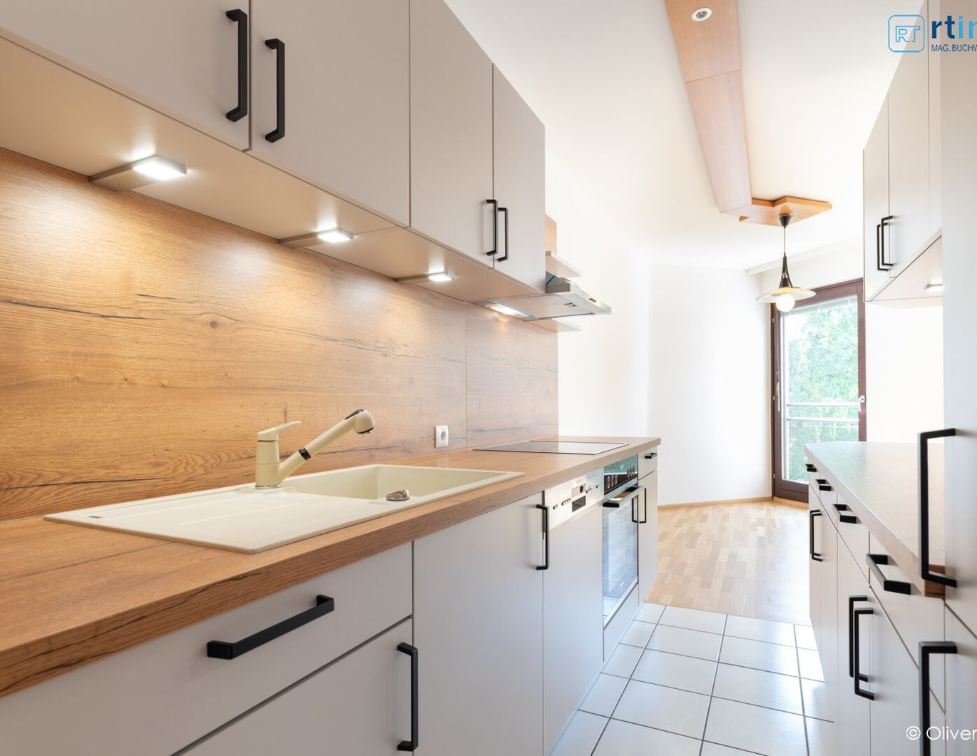 EINLADENDE, SANIERTE 3 ZIMMERWOHNUNG IM HERZEN SCHWECHATS + Garagenplatz