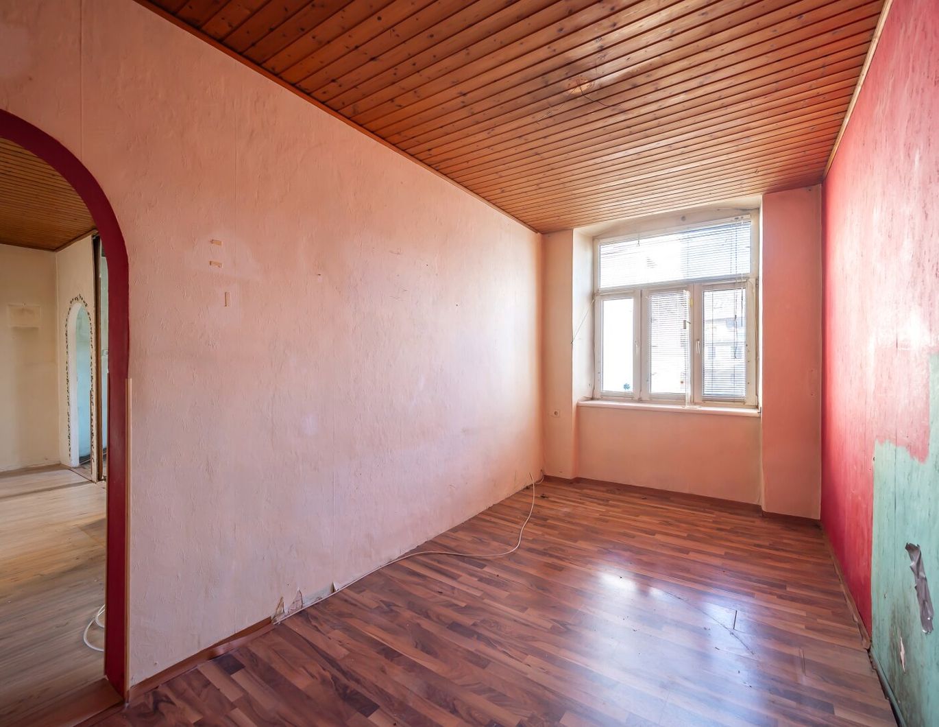 ++NEU++ sanierungsbedürftige 1-Zimmer Altbau-Wohnung