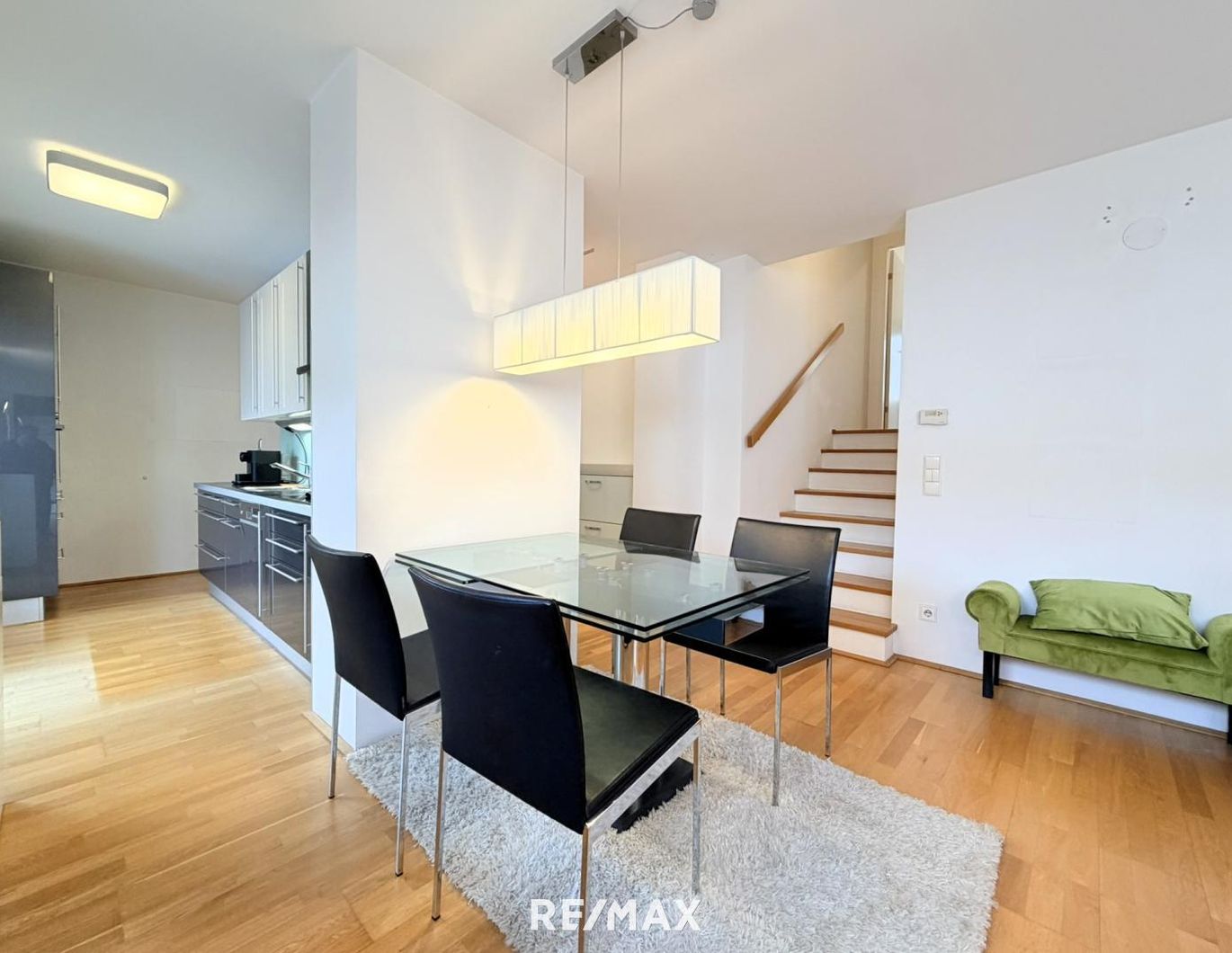 Moderne Wohnung auf zwei Ebenen mit großer Terrasse!