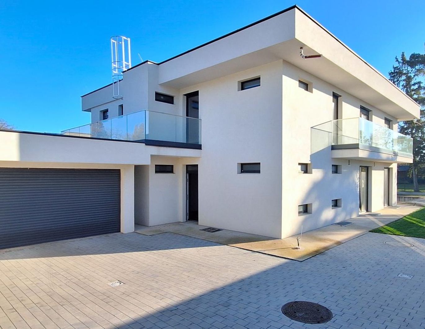 Exklusive Premium-Villa (BJ 2022) mit Lift, SPA & Pool   ✨