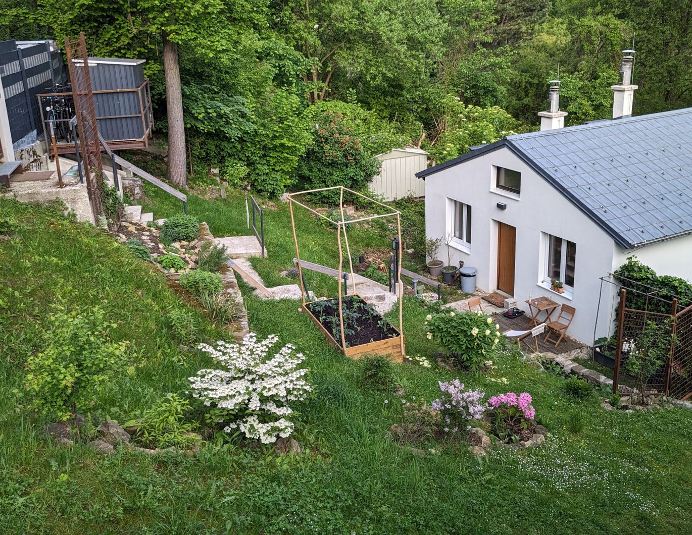 Idyllisches, generalsaniertes Haus mit romantischem Naturgarten im Wienerwald, im Westen von Wien