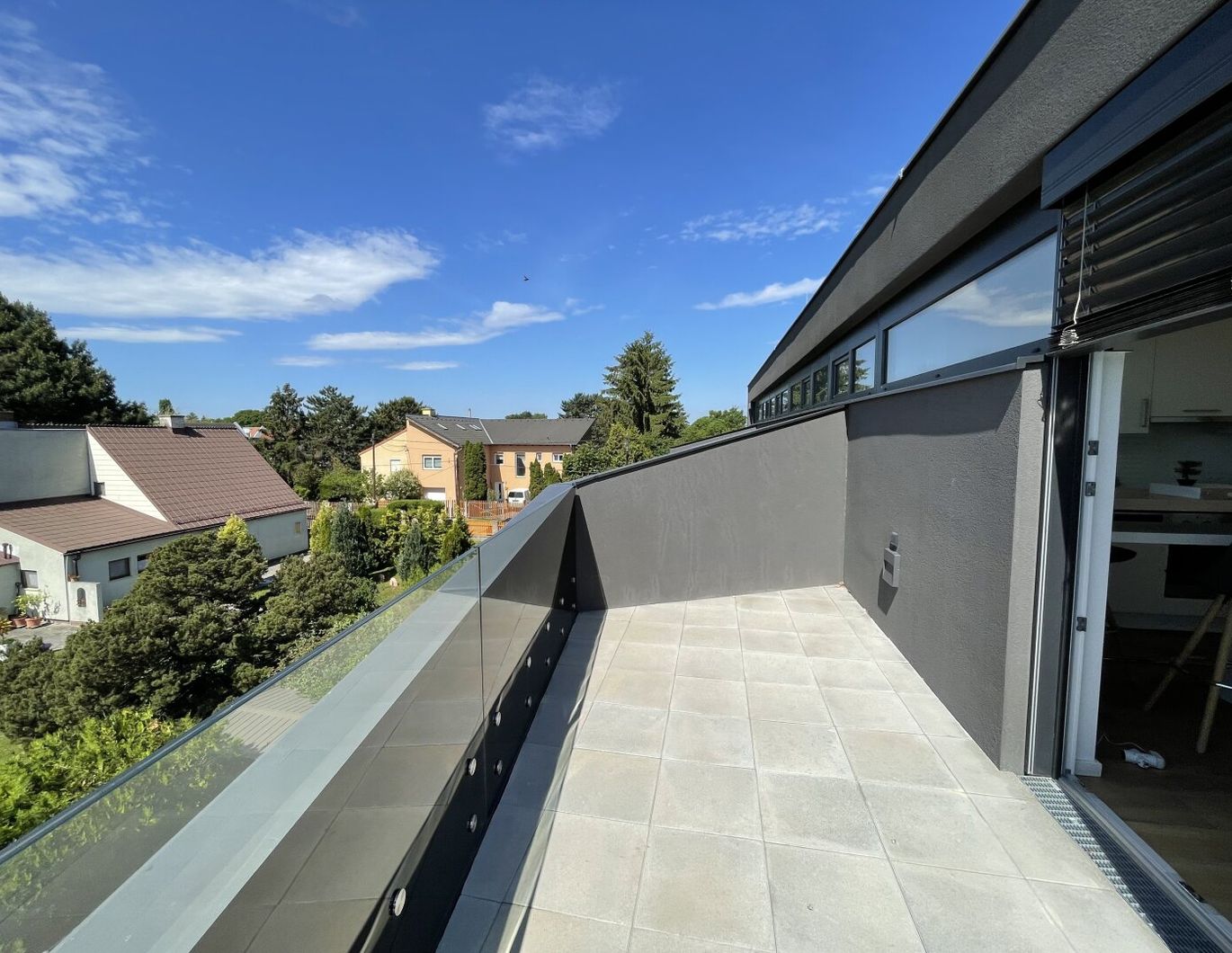 UNBEFRISTET: 2-Zimmer-DG inkl. großer Terrasse ab NOVEMBER!