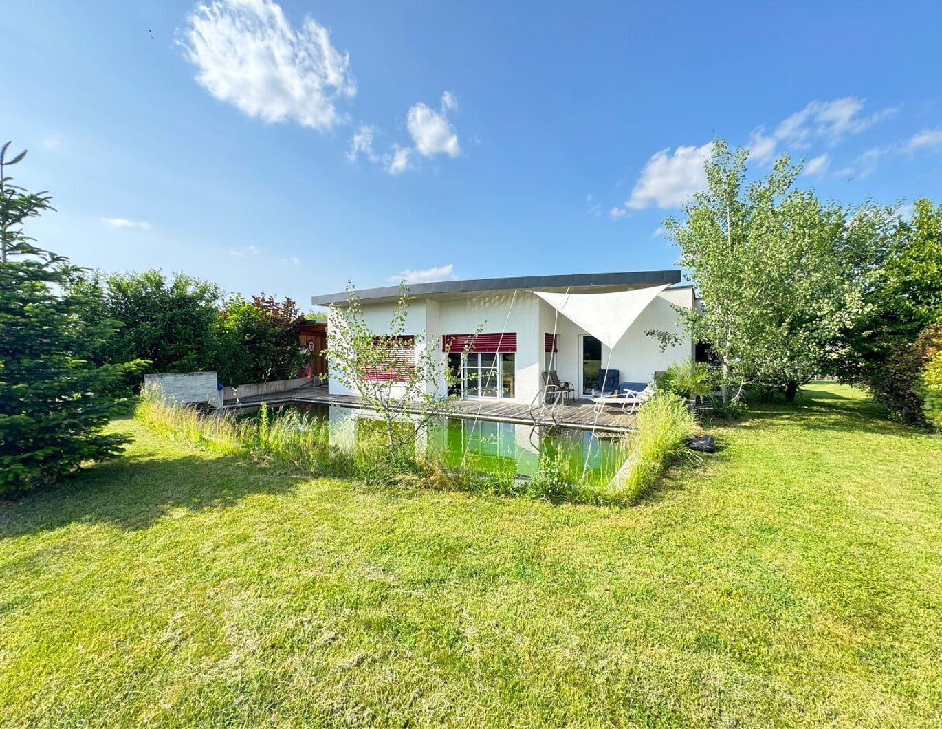BOCKSDORF Bungalow mit Pool in sonniger und ruhiger Lage.