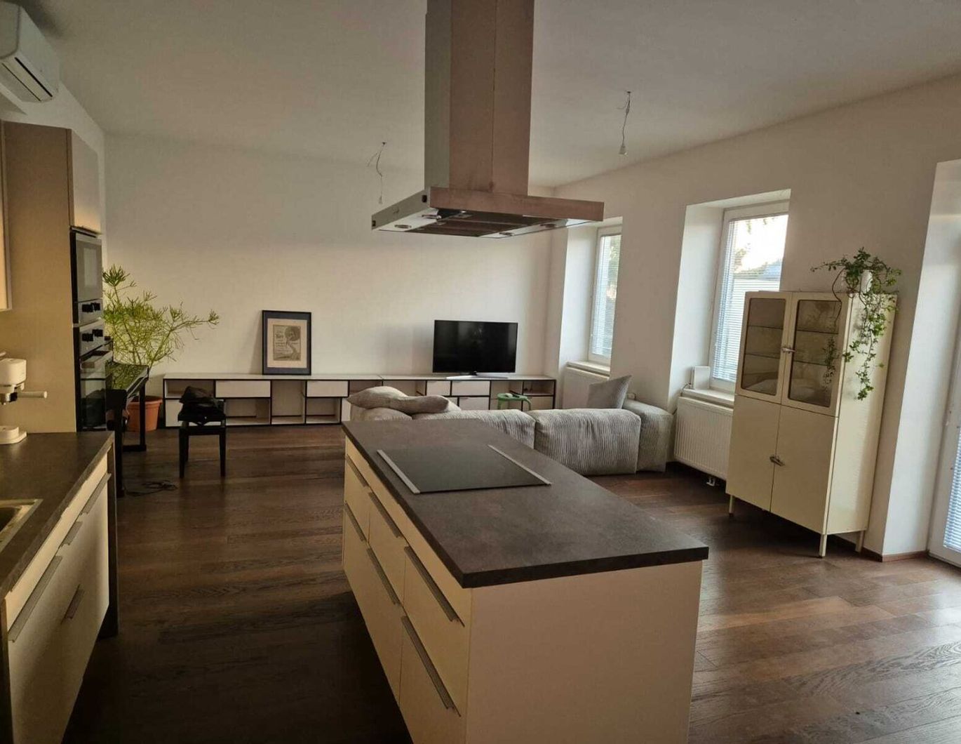 Moderne 2-Zimmerwohnung mit Balkon und Klimaanlage