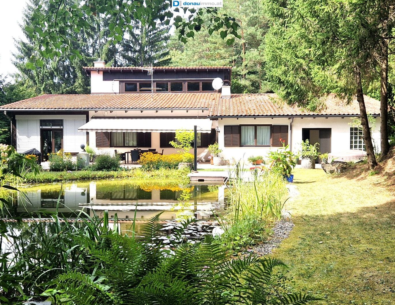 Luxuriöses Anwesen mit bezauberndem Flair, Schwimmteich und riesigem Grundstück